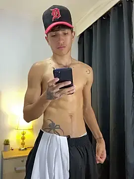 Stripchat Adult Webcams of _CamiloBass