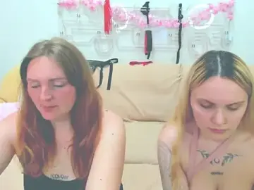 Stripchat Sex Cam of MagicEyess