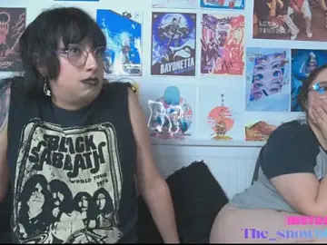 Stripchat Live Sex Cam of snowblack_