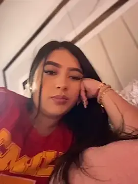 Stripchat Free Porn Cam of Emiily_Moore1