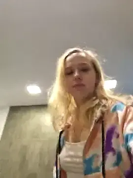 Stripchat Live Sex Cam of Public_Katrisha