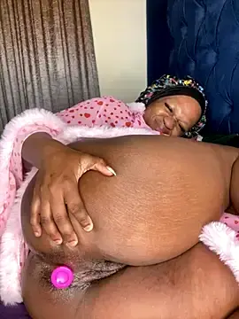 Stripchat Live Sex Cam of Boneca25