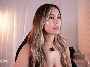 Stripchat Live Sex Cam of ashley2004_x