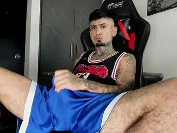 Stripchat Sex Cam of sergiio_mesa27