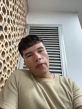 Stripchat Sex Cam of Logan_smith1