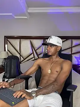 Stripchat Live Porn of AaronCruz_