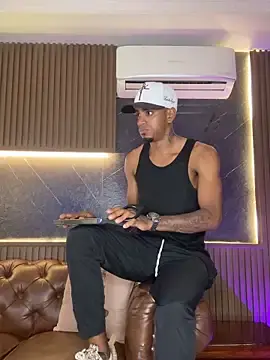 Stripchat Live Porn of AaronCruz_