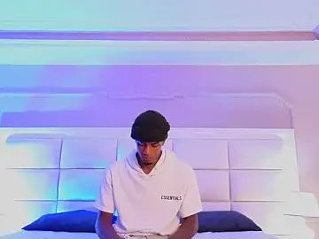 Stripchat Free Porn Cam of AaronCruz_