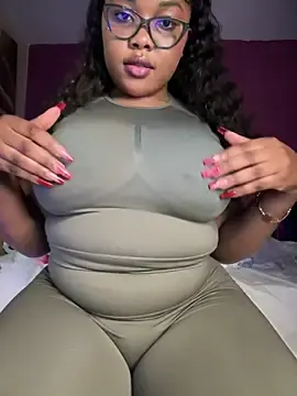Stripchat Free Porn Cam of Choccobuhny