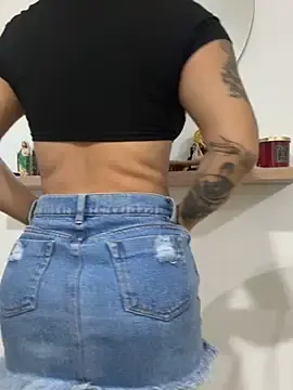 Stripchat Live Sex Cam of Pretty_Isadora