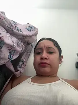 Stripchat Live Sex Cam of Pretty_Isadora