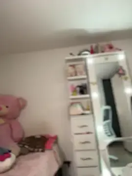 Stripchat Free Porn Cam of Emmily_19