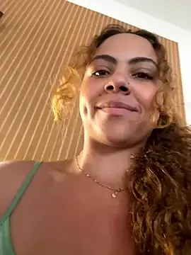 Stripchat Live Sex Cam of Chloe_Leaozinho