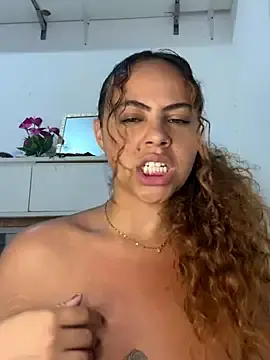 Stripchat Live Sex Cam of Chloe_Leaozinho