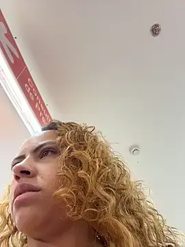 Stripchat Live Sex Cam of Chloe_Leaozinho