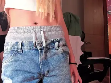 Stripchat Live Porn of SSWEETSIINNN