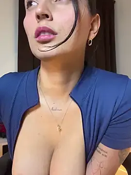 Stripchat Sex Cam of Valentina_cartier