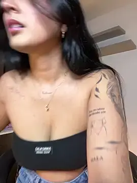Stripchat Live Sex Cam of Valentina_cartier
