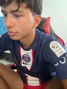 Stripchat Free Porn Cam of Leonarrrd_01