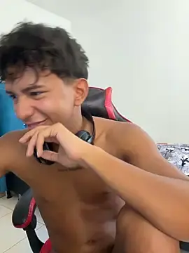 Stripchat Watch Live Sex Cams of Leonarrrd_01