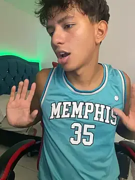 Stripchat Live Sex Cam of Leonarrrd_01