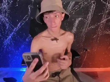 Stripchat Sex Cam of DereckCooperr