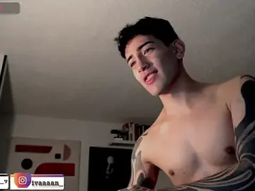 Stripchat Live Sex Cam of ivaaaan_