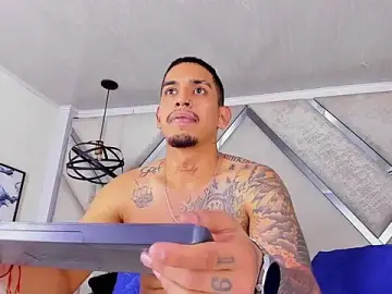 Stripchat Sex Cam of Damian09_