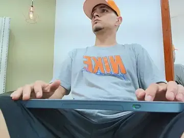 Stripchat Sex Cam of DAVID_VICTORIAA