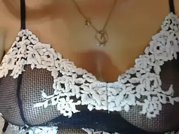 Stripchat Live Sex Cam of xxcatwomanxx