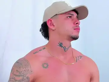 Stripchat Adult Video Chat of NoahhBrown