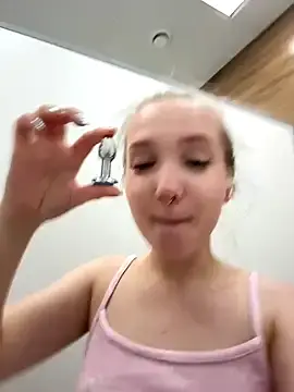 Stripchat Free Porn Cam of bambi_lu