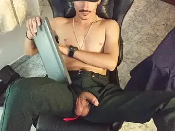 Stripchat Free Porn Cam of HomeAloneK