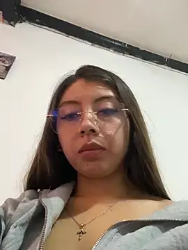 Stripchat Live Sex Cam of Sara-cooper2