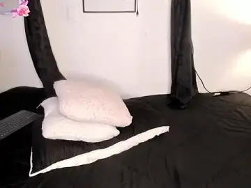 Stripchat Adult Webcam of Khenta_Michells