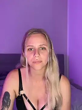 Stripchat Live Porn of lunawolf21