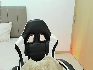 Stripchat Live Sex Cam of soyamandaa_