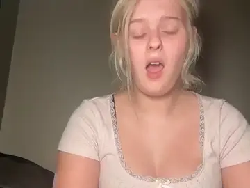 Stripchat Free Porn Cam of Allylove03