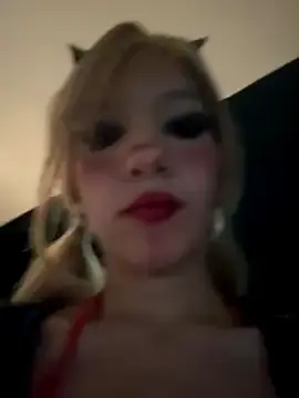 Stripchat Live Sex Cam of SweetBunnyGF