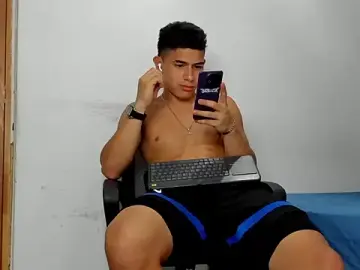 Stripchat Free Live Porn of andrew_rose_