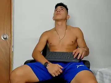 Stripchat Live Sex Cam of andrew_rose_