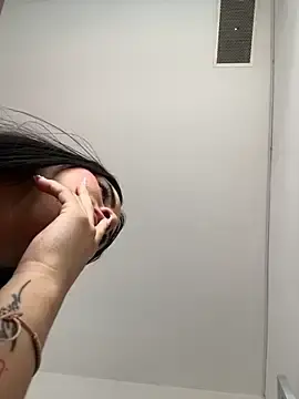 Stripchat Live Sex Cam of jailyncam_