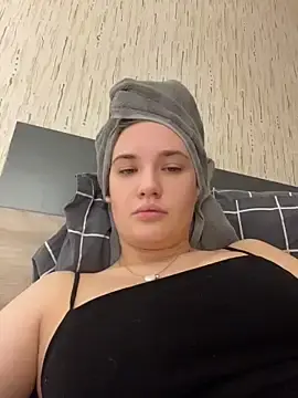 Stripchat Adult Webcams of Holly_Molii