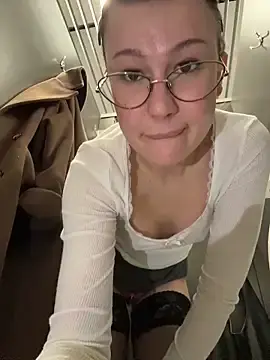 Stripchat Live Sex Cam of RinaCat