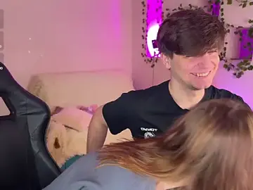 Stripchat Watch Live Sex Cams of RobertAndLinela