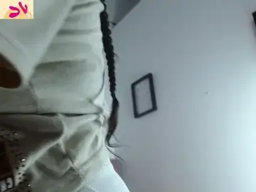 Stripchat Free Porn Cam of aaron_antonella_mds