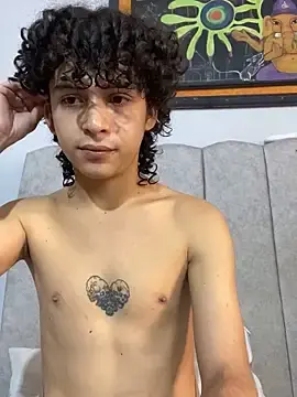 Stripchat Watch Live Sex Cams of Cherry_boy_18