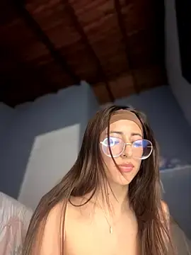 Stripchat Adult Webcam of lauravasquez