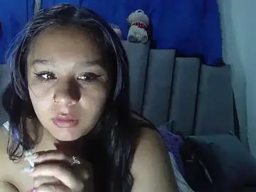 Stripchat Live Sex of Charis_21