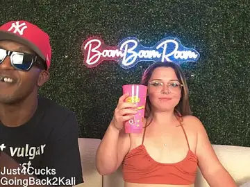 Stripchat Live Sex Cam of boomboomr00m